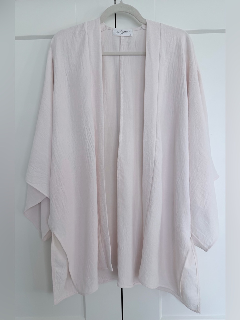 Brand New Lightweight Short Sleeved Kimono - size OS